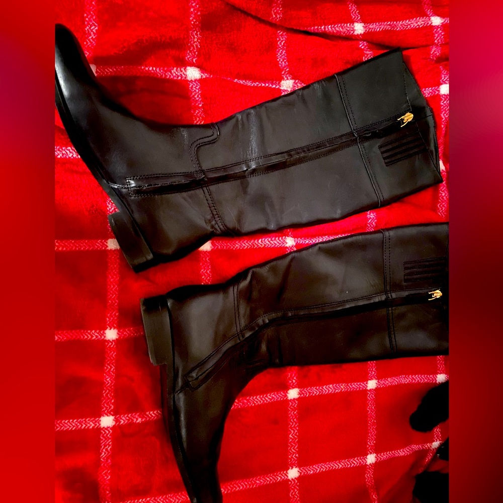 Black Leather Ralph Lauren size 7 boots.